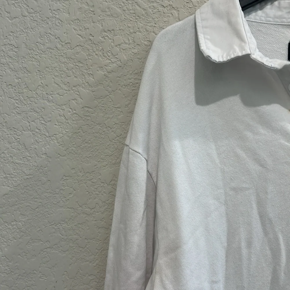 True religion white two pockets on either side size 2xl